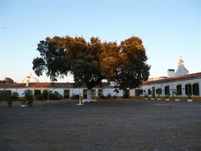 Caces Alojamiento Rural Historico El Vaqueril酒店 外观 照片